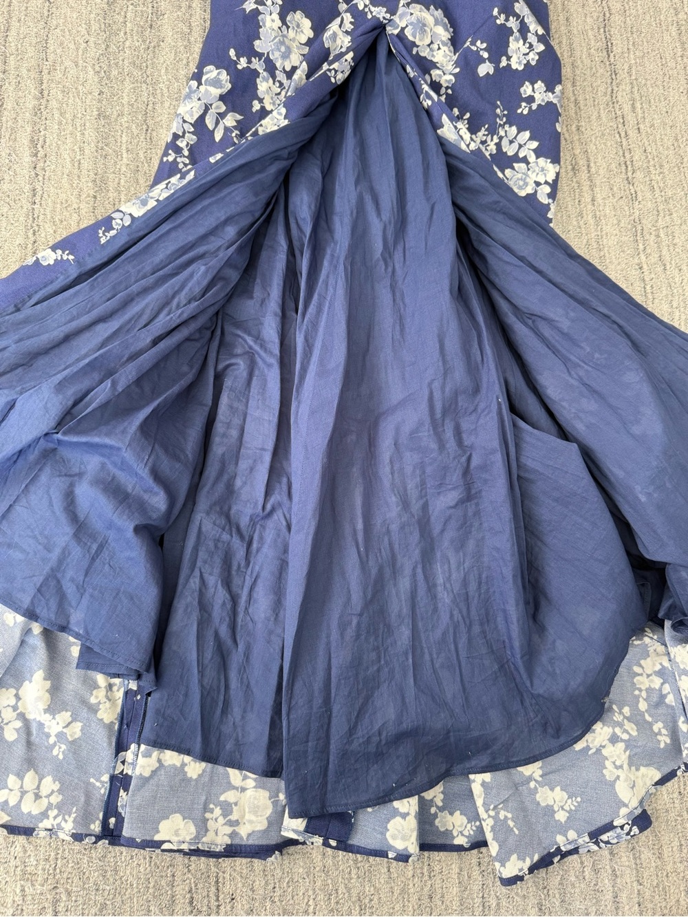 NWT Authentic Carolina Herrera Floral Print Ruched Faille Gown Size 12 - Picture 9 of 12